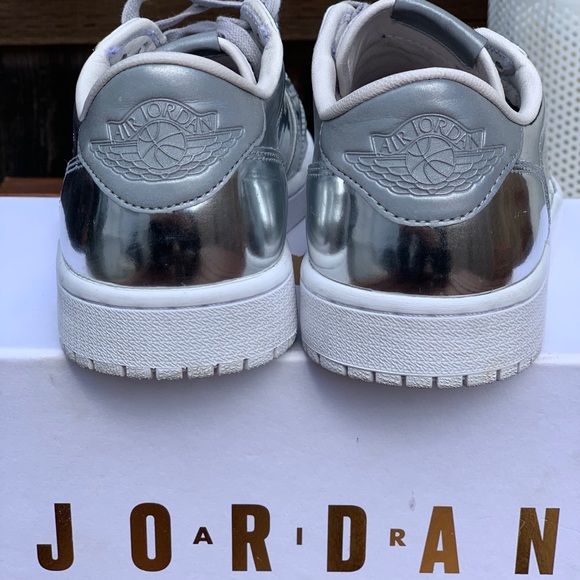 AIR JORDAN 1 RETRO LOW PINNACLE 'METALLIC SILVER' - Picture 8 of 10